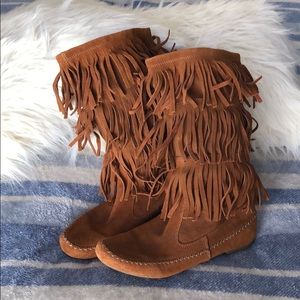 Minnetonka Like boots